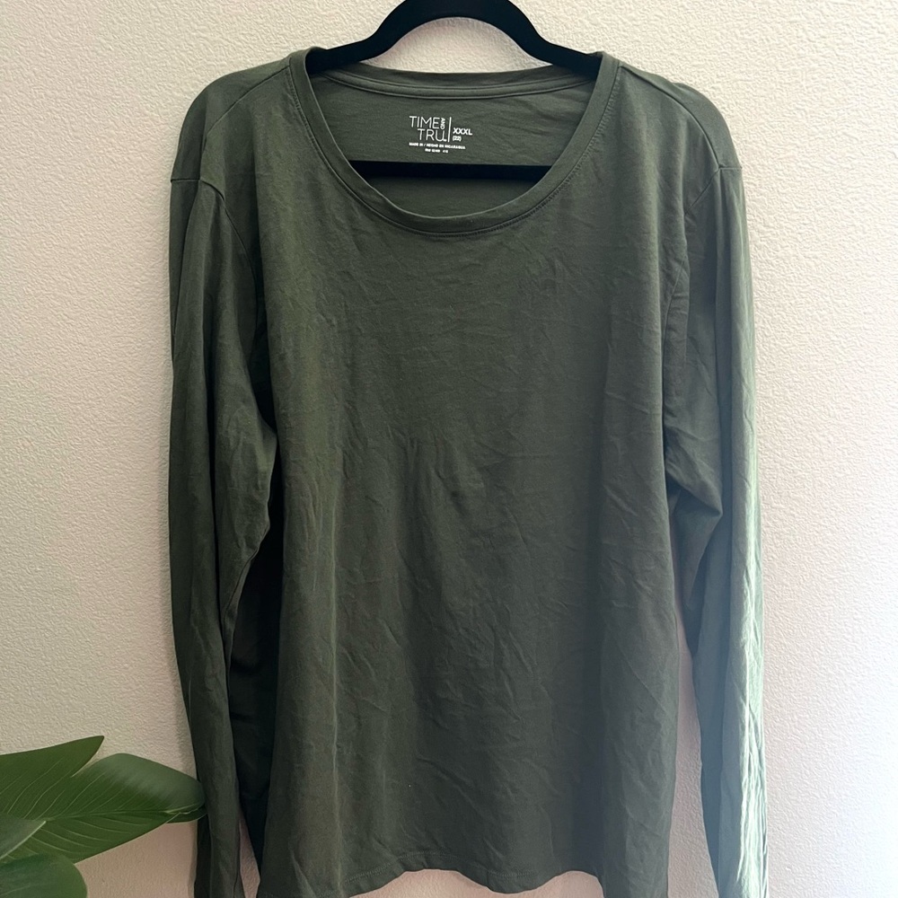 Time and Tru Relaxed Green Long Sleeve T-Shirt